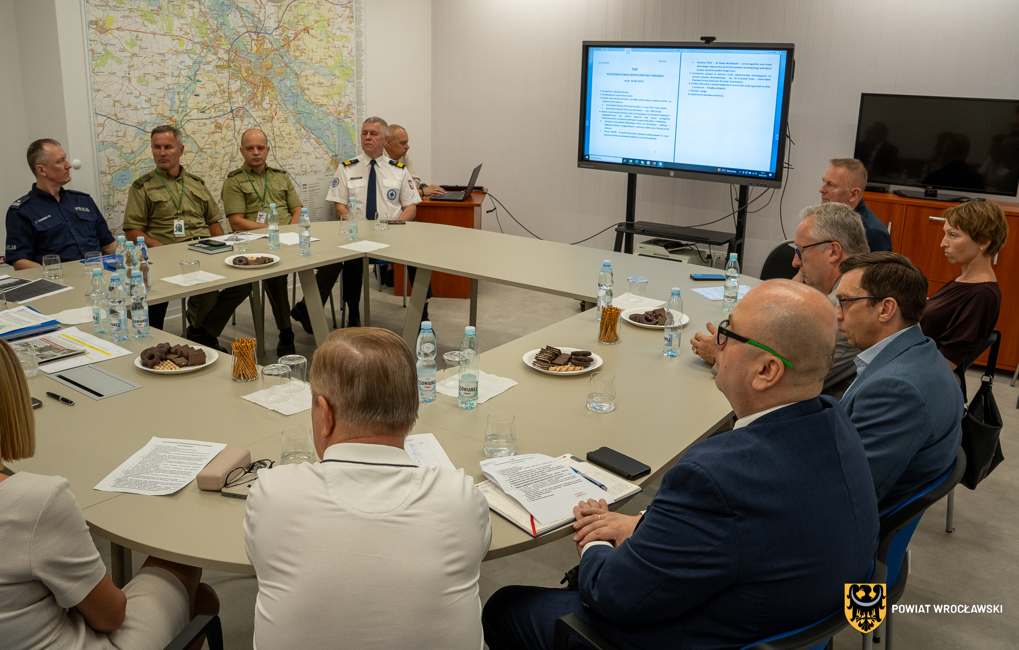 Członkowie komisji podczas obrad