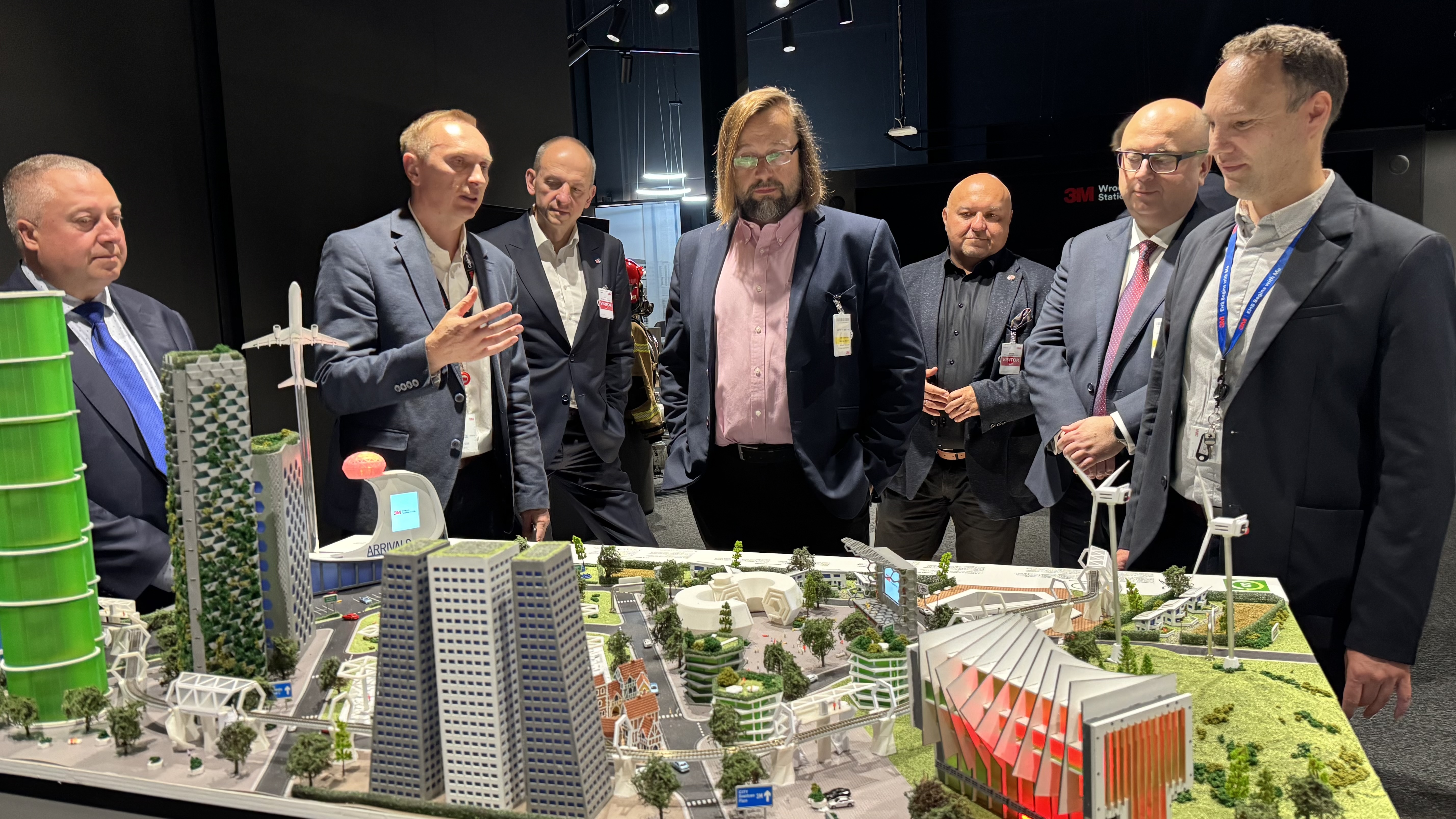 Uczestnicy zwiedzania w Centrum Innowacji