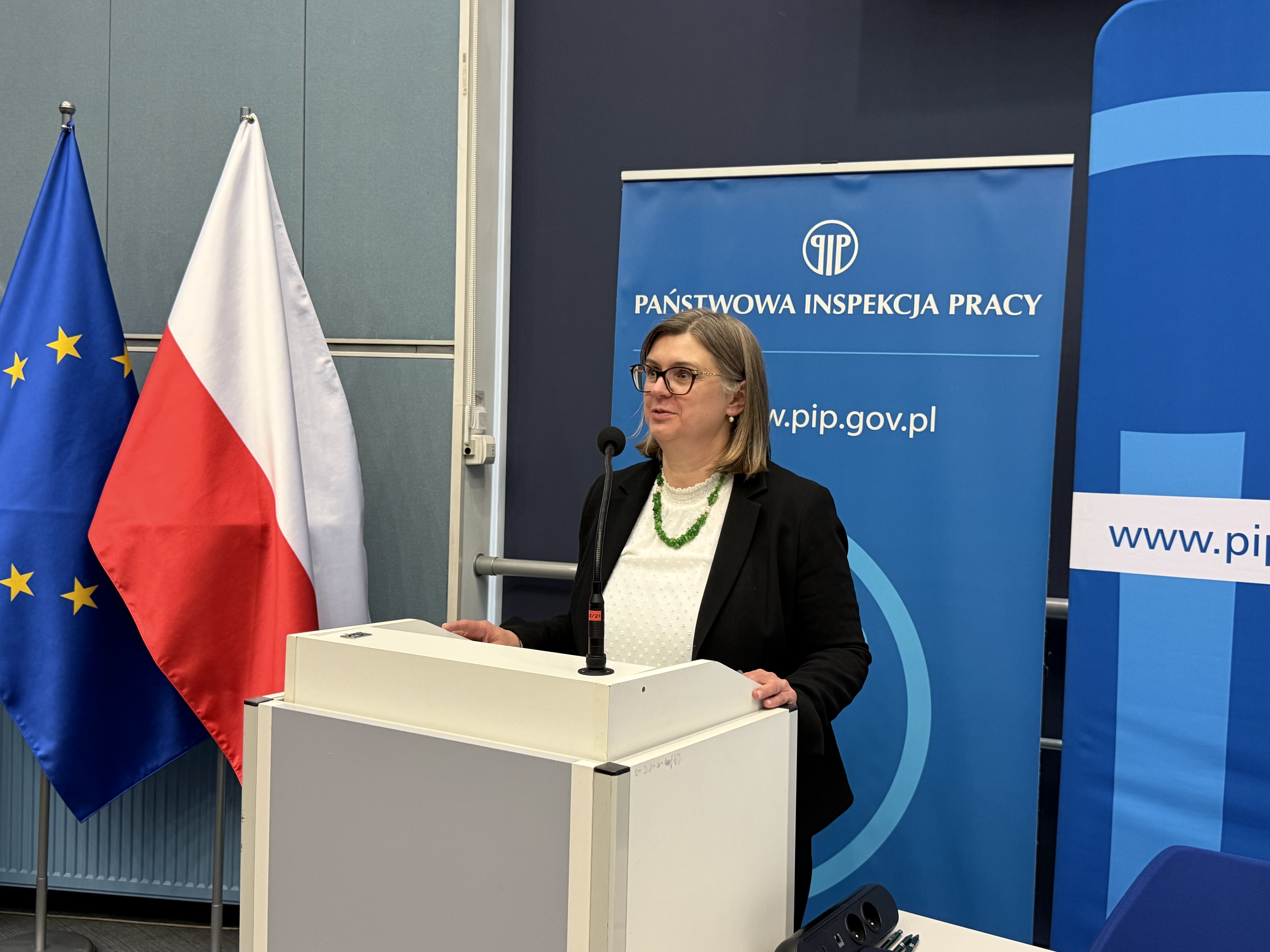 Zastępca Okręgowego Inspektora Pracy ds. Prawno-Organizacyjnych Paulina Latusek otwiera konkurs