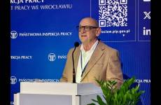 Janusz Krasoń Dyrektor Ośrodka Szkolenia Państwowej Inspekcji Pracy im. Profesora Jana Rosnera otwiera wydarzenie