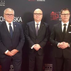 Janusz Szczepański były Przewodniczący Rady Dolnośląskiej Okręgowej Izby Inżynierów Budownictwa, Okręgowy Inspektor Pracy we Wrocławiu Andrzej Pogórski, Mariusz Dobrzeniecki Prezes Krajowej Rady Polskiej Izby Inżynierów Budownictwa