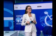 dr Dominika Buch wygłasza referat