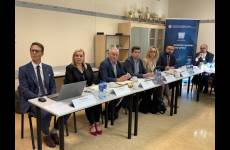 Uczestnicy posiedzenia komisji