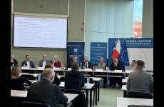 Uczestnicy panelu dyskusyjnego i słuchacze