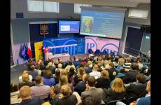 Uczestnicy konferencji słuchają wykładu