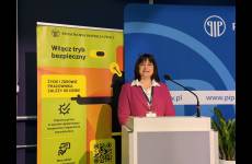 Anna Łeszkiw - nadinspektor pracy w Okręgowym Inspektoracie Pracy we Wrocławiu wygłasza referat