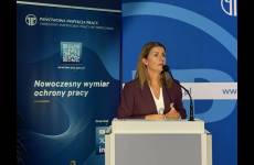 Paulina Nozdryn-Płotnicka podczas referatu